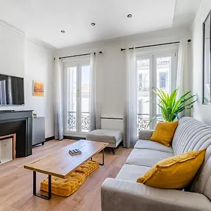 La Plume Apartment